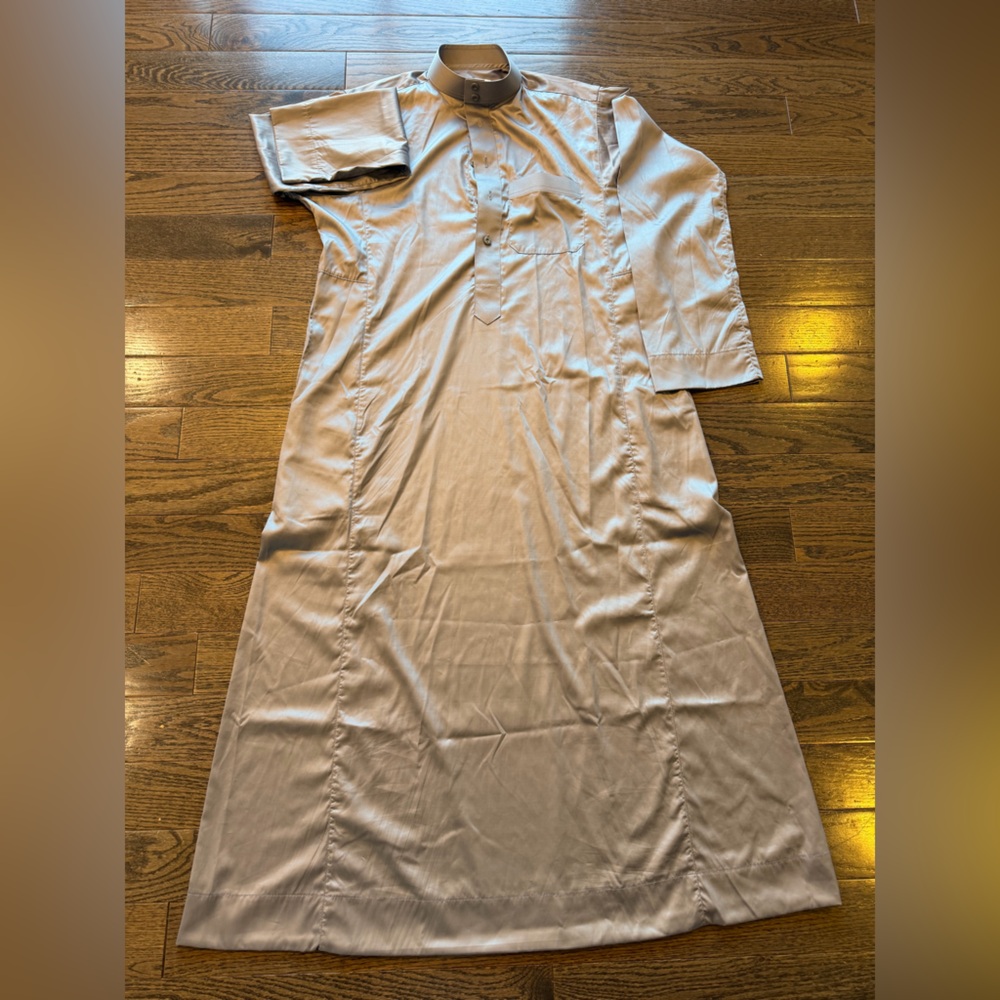 Light Gray Button-Up Shirt thobe jubba kaftan